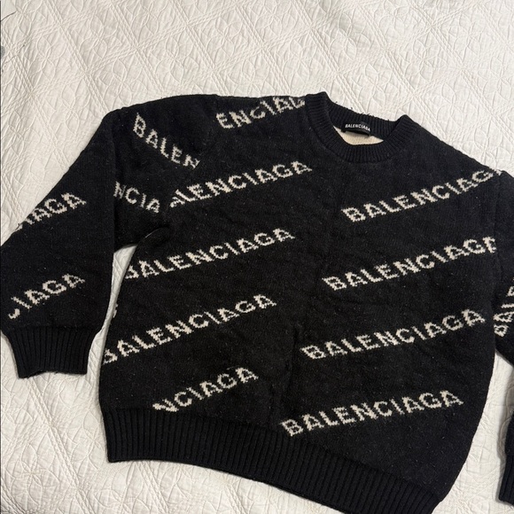 Balenciaga Black and White Logo Sweater - Picture 7 of 9